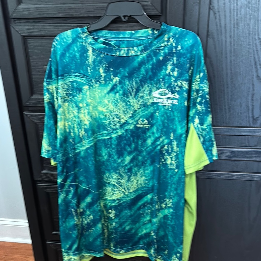 Blue and Green Graphic T-Shirt